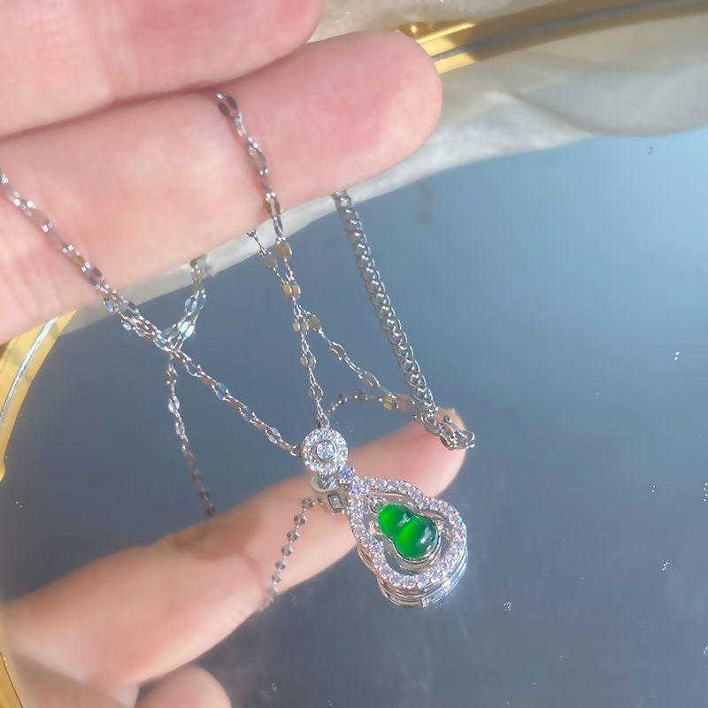 New Chinese ethnic style personalized jadeite hollow gourd necklace design collarbone chain retro high-end neck chain jewelry
