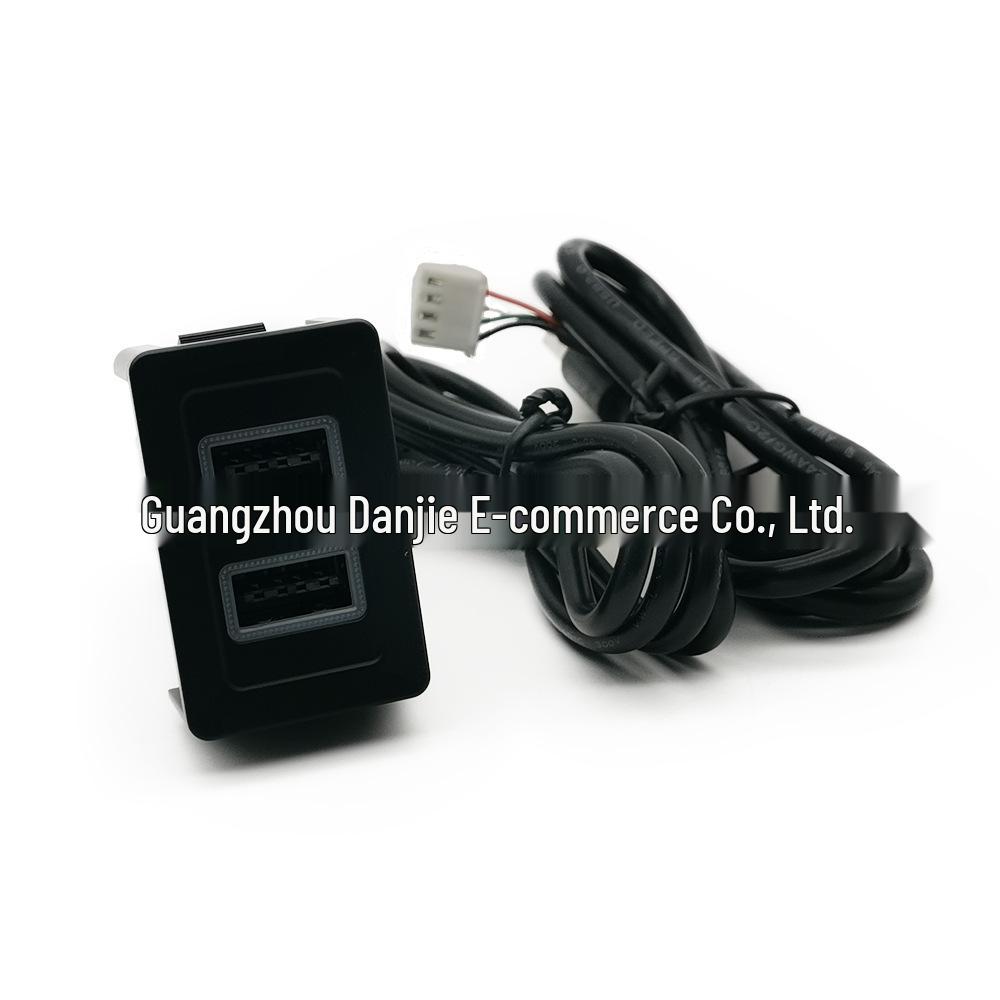 Автомобильное зарядное устройство с USB-интерфейсом для аудио/данных для Suzuki Tianyu, SX4, Swift