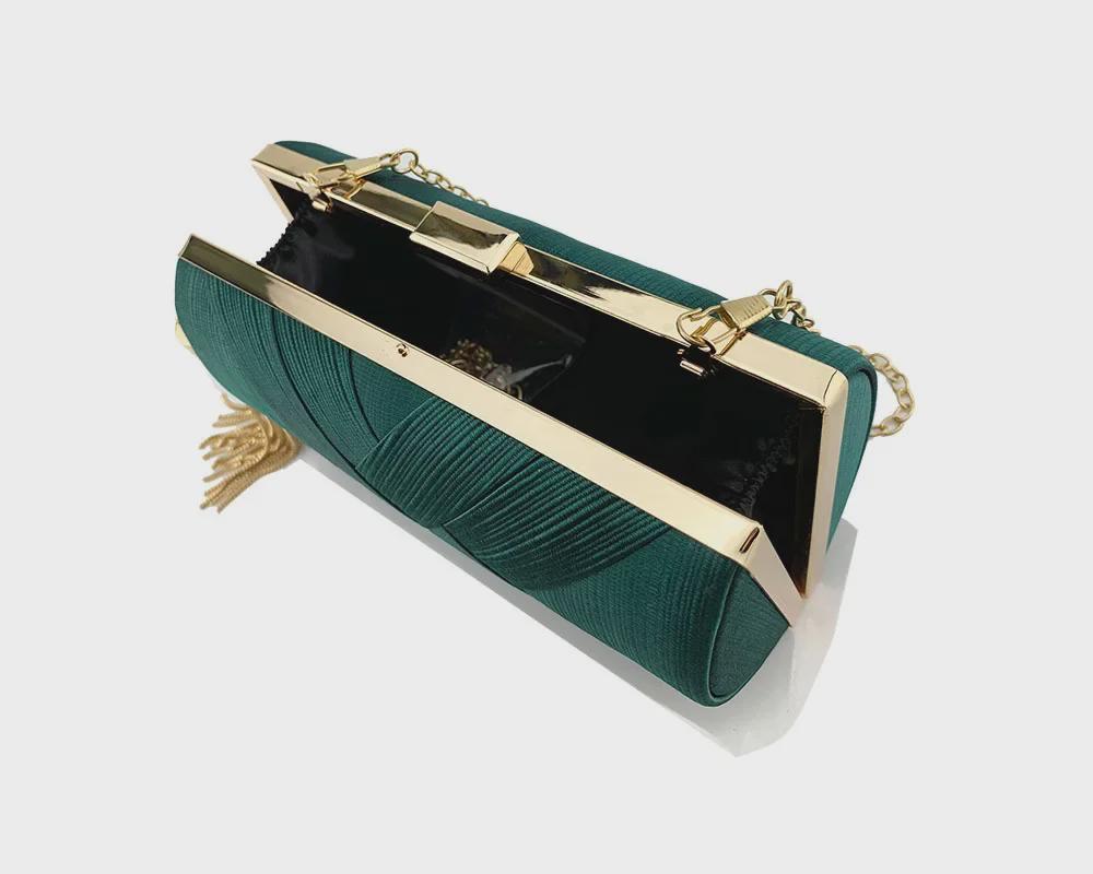 Вечерняя сумка-клатч с кисточками и металлическим плетением