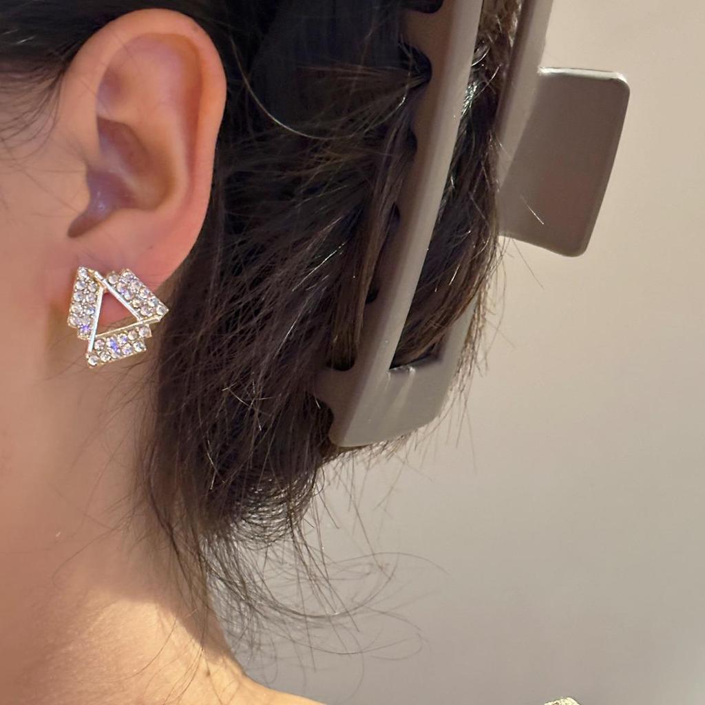 Корейские серьги с бриллиантами в форме треугольника: Модный стиль ниши для женщин