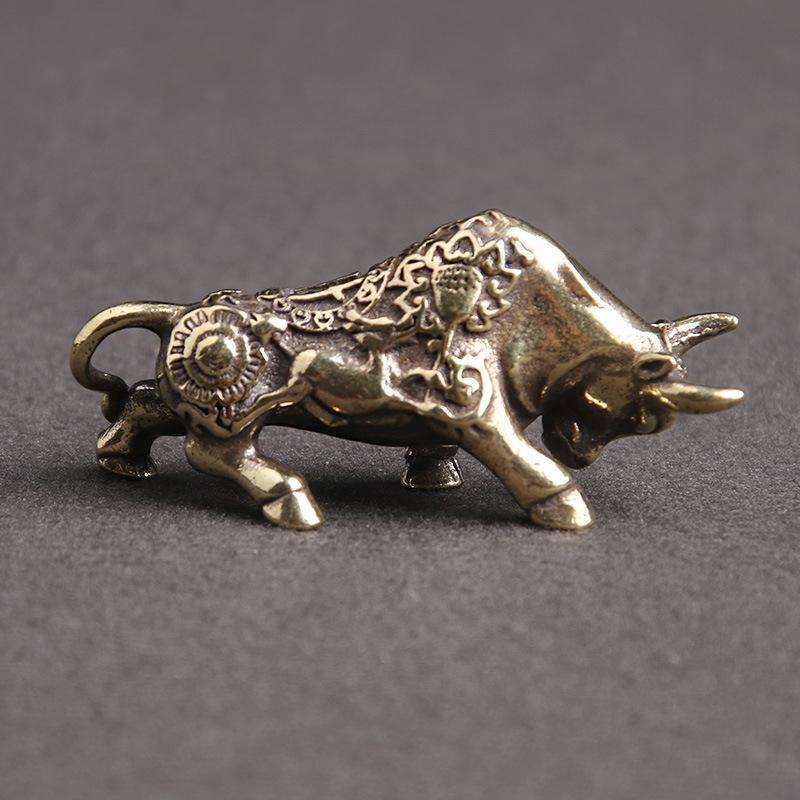 Vintage Brass Ox Decorations Creative Zodiac Ox Keychain Pendants Home Decor Metal Ox Statues Bronze Ox Ornaments Gifts