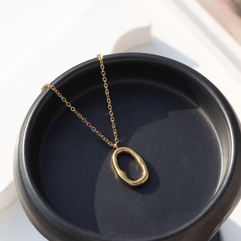 Ретро Овальное Ожерелье с Волнистым Узором - Женская Цепочка из Нержавеющей Стали для Ключицы