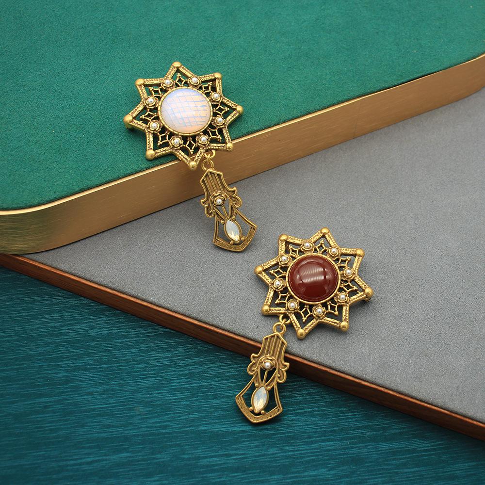 Medieval Jeanne Moonstone Pendant Brooch Simple Retro Premium Bust Opal Agate Stone