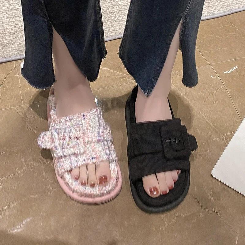 Маленькие ароматные тапочки в стиле «маленький аромат» для улицы 2024 лето новинка сказочный стиль квадратная пуговица толстая подошва одна линия крутые тапочки