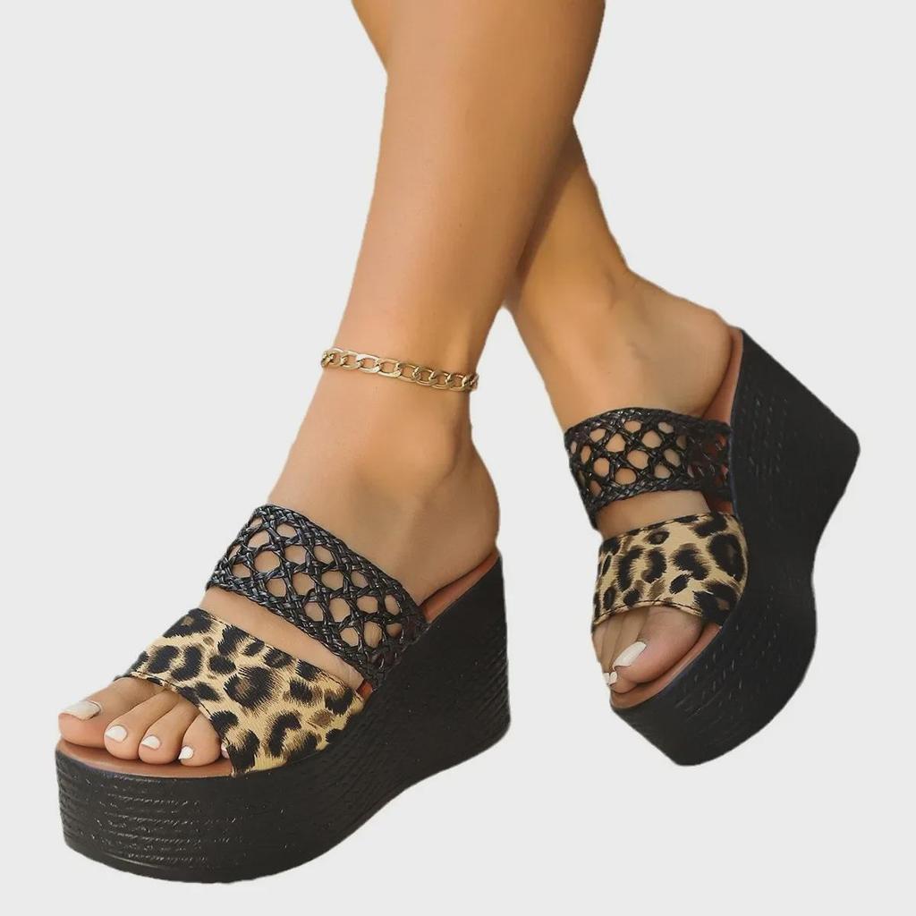 Пляжные сандалии с леопардовым принтом и большой танкеткой: Туфли-слипоны Hollow Roman с одним ремешком