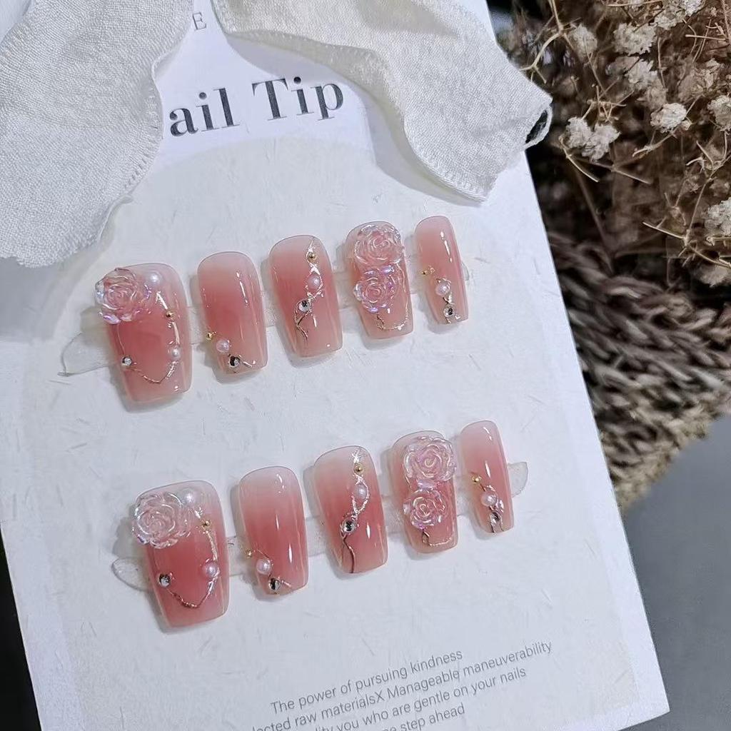 Короткий набор ногтей «Камелия румяна» - 10 штук, дизайн с золотой линией