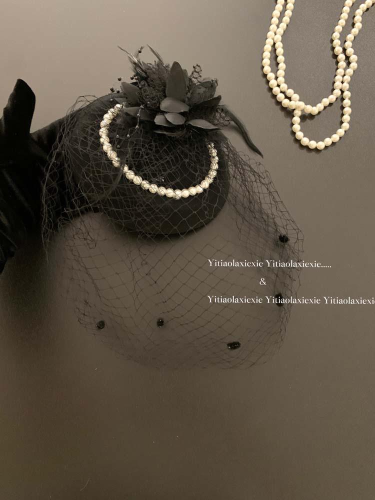Elegant Black Hepburn-Style Small Hat for Women - Autumn/Winter Shanghai Retro Cheongsam Headdress with Veil