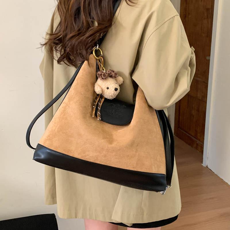 Осенне-зимний ретро замшевый женский рюкзак 2025 новый большой вместимости для поездок на работу студенческий школьный рюкзак для занятий