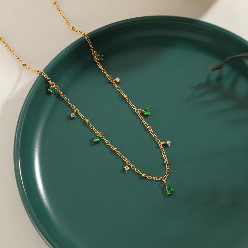 Green Water Drop Green Diamond Necklace French Retro Exquisite 18K Gold Niche Stainless Steel Pendant Neck Chain