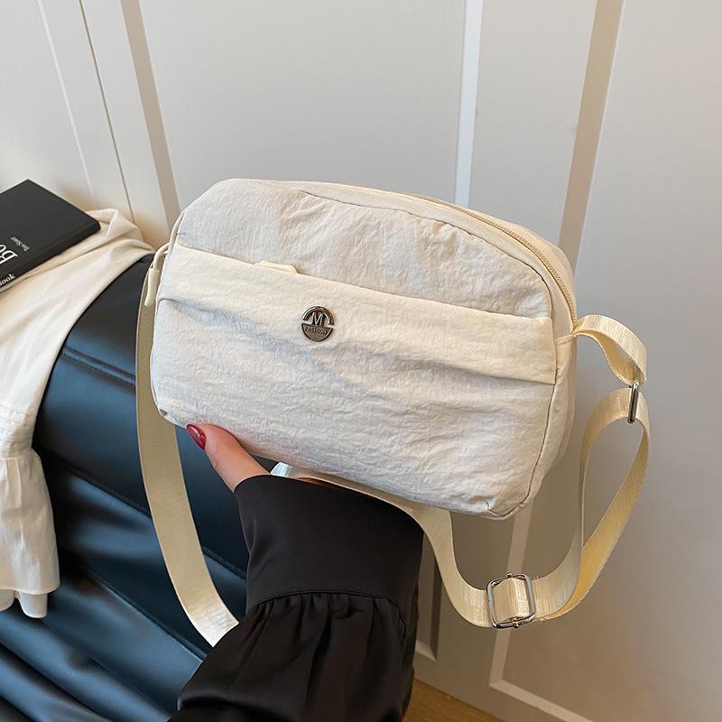 Повседневная новая легкая маленькая квадратная сумка женская личность легкая и универсальная однотонная простая сумка-мессенджер для студентов и покупок