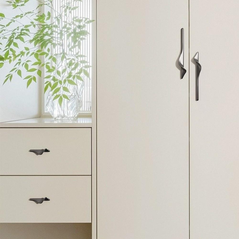 Zinc Alloy Wardrobe Door Handles Light Gold Dresser Drawer Knobs Furniture Handles for Wardrobe