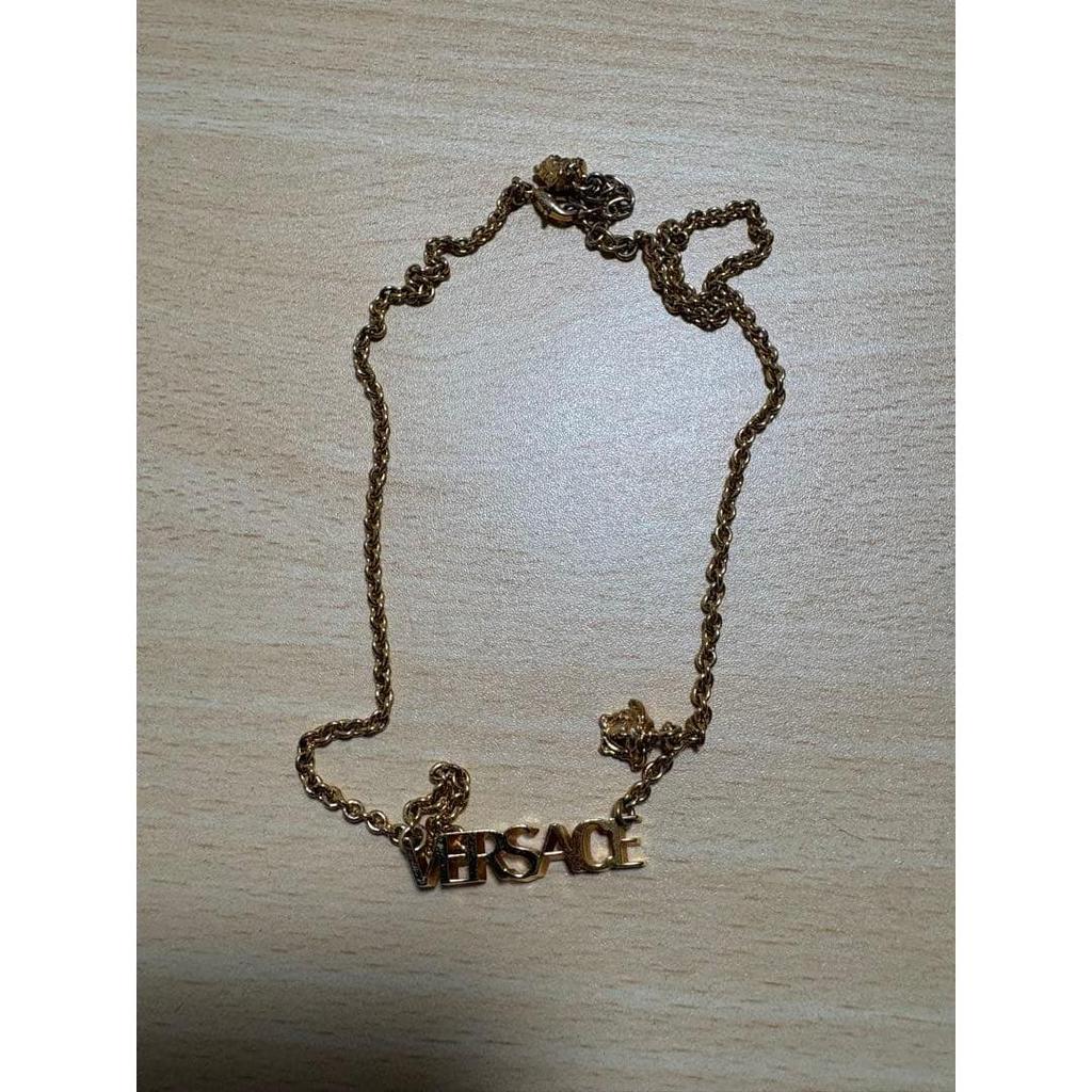 Б/у колье VERSACE золотого цвета с логотипом