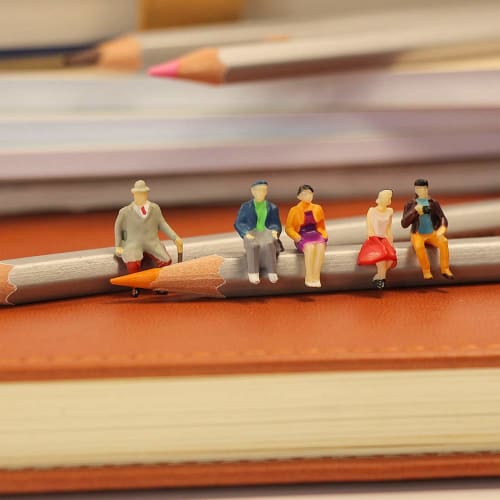 60 1:87 Scale Human Figures, Seated Figures, Painted Figures, Perfect for Diorama, Miniature Gardens, Model Trains, and Buildings. Ideal for Education