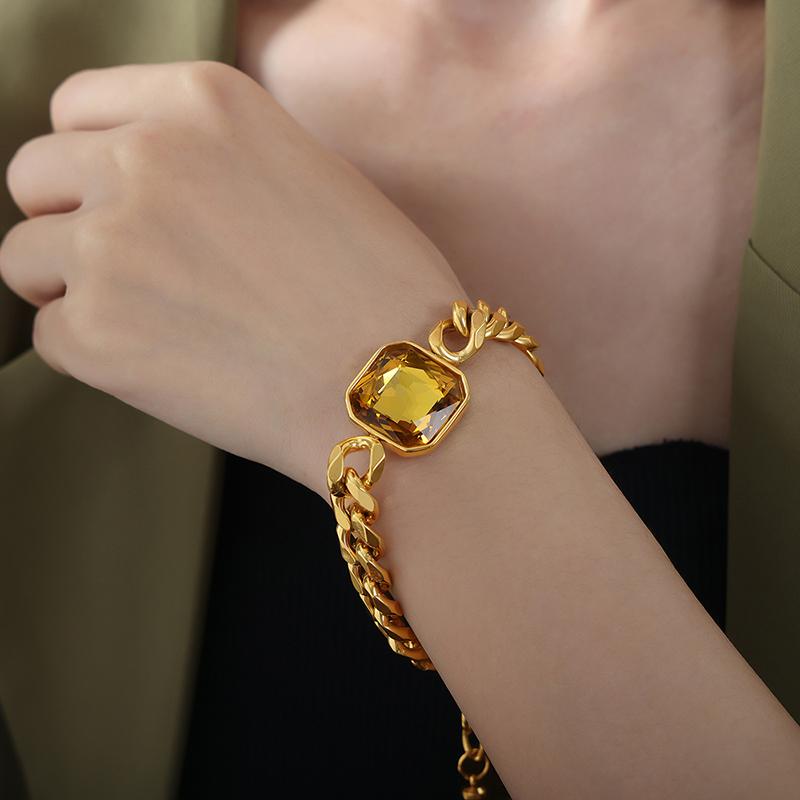 China Custom Made Trending Luxury Fashion Crystal Stainless Steel Plated Gold Necklaces Bracelet Jewelry Set