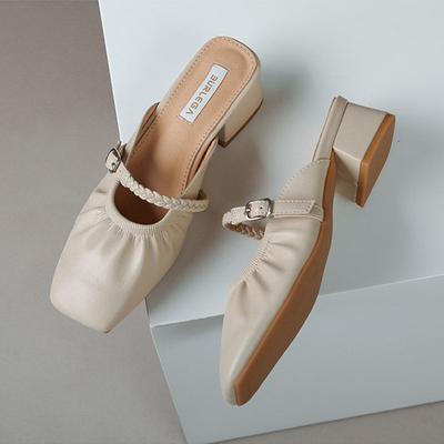 Модные корейские дизайнерские тапочки с квадратным носком, женские сандалии из кожи с плиссировкой и низким каблуком, летние шлепанцы с пряжкой на ремне, женские сандалии