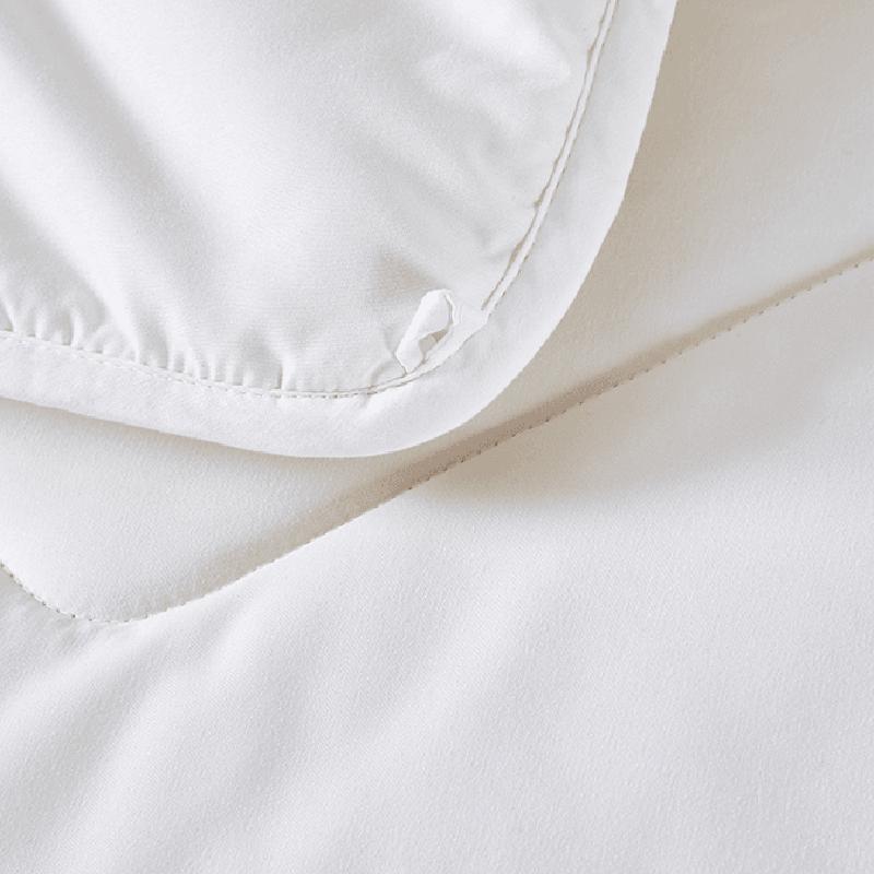 TRIPCODE All-Season Polyester Blend Quilt