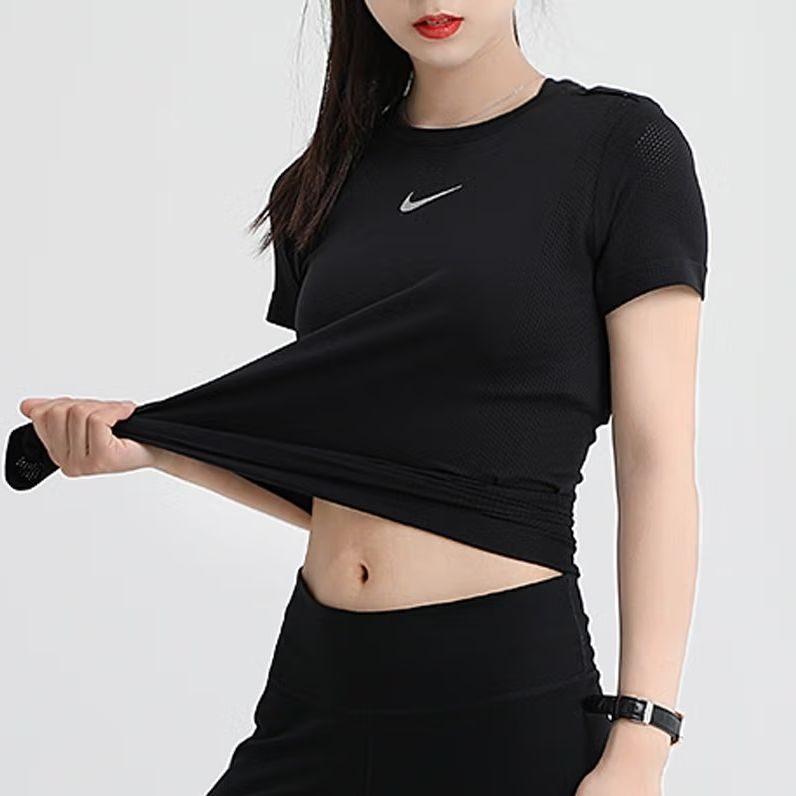 Nike Женские черные футболки с круглым вырезом, умеренного прямого кроя AT4546-010