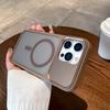 Магнитный матовый чехол с ощущением кожи, совместимый как с iPhone 17 Pro Max, так и с iPhone 16.