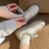 Простые повседневные и универсальные высококачественные ретро-маленькие белые туфли для женщин 2025 года, новая весенняя легкая студенческая популярная спортивная обувь