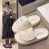 Шлепанцы на толстой подошве на липучках для женской летней носки 2024 новые однословные сандалии с ощущением ходьбы по дерьму, пляжные сандалии интернет-знаменитостей, тренд