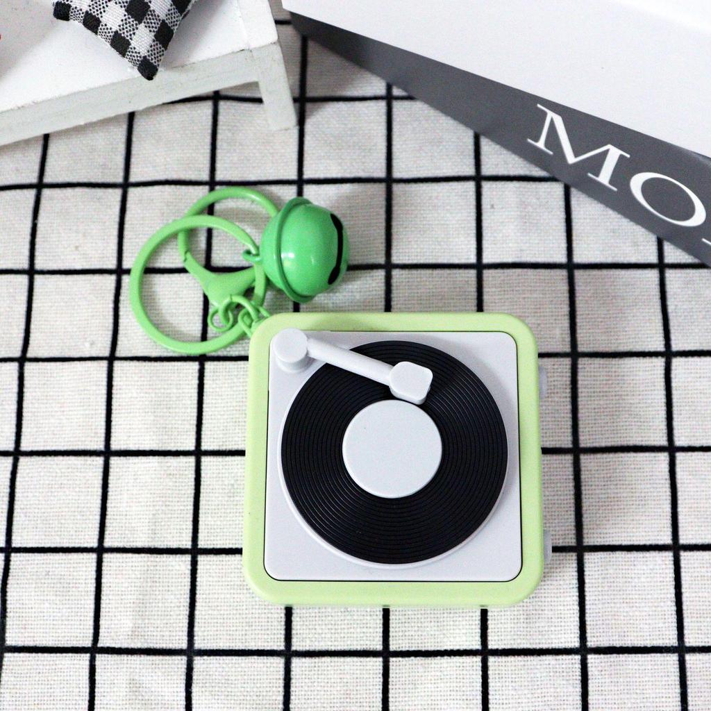 Retro Gramophone Keychain with Music Box - Creative and Fun Gift