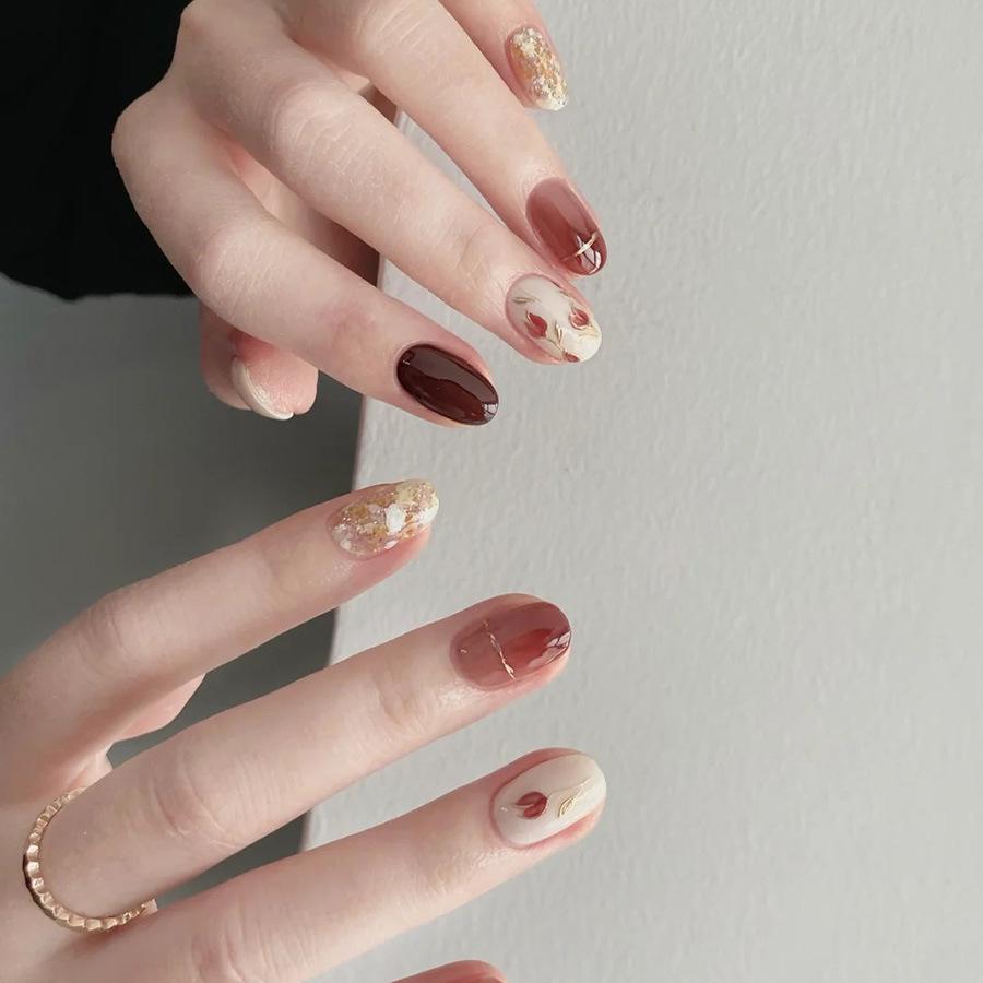 Red Tulip Elegant 24-Piece Winter Wearable Nail Stickers
