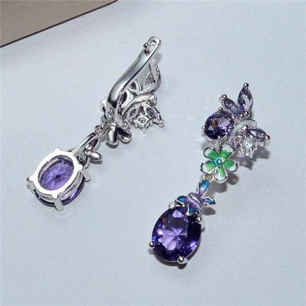 Изысканные серьги. Выполнены в виде бабочки на цветке и украшены фиолетовыми аметистами. Элегантное вечернее и свадебное украшение