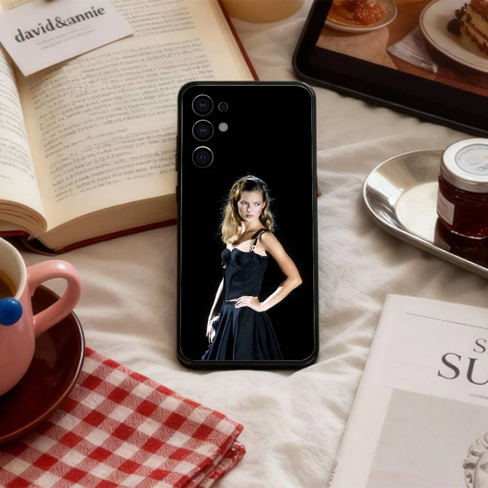 Кейс для телефона 90-х Brit Retro K-Kate M-Moss для Samsung S 25,24,23,22,30,21,10,9,Ultra,Plus,Lite,FE,4,5 G Мягкий Черный Кейс