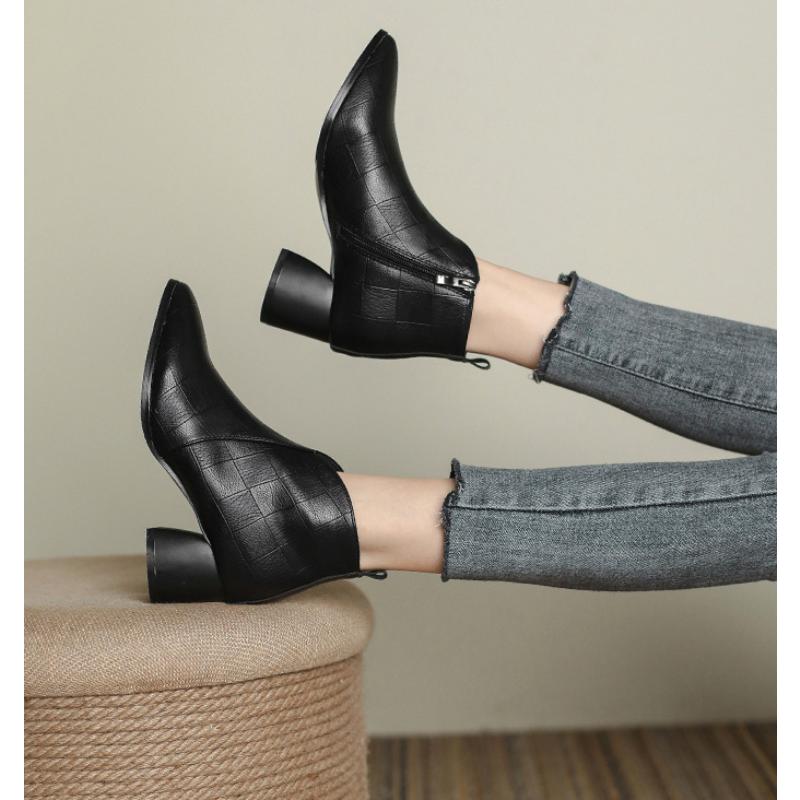 Женские сапоги Модные и универсальные короткие сапоги на среднем каблуке Весенние новые корейские сапоги на толстом каблуке с острым носком Тонкие одинарные сапоги