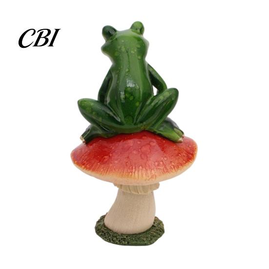 Creative Bathroom Crafts Drunk Frog on The Toilet Decor, Funny Sculpture Tabletop Office Desk Accessories Cute Resin Desktop Ornament for Home