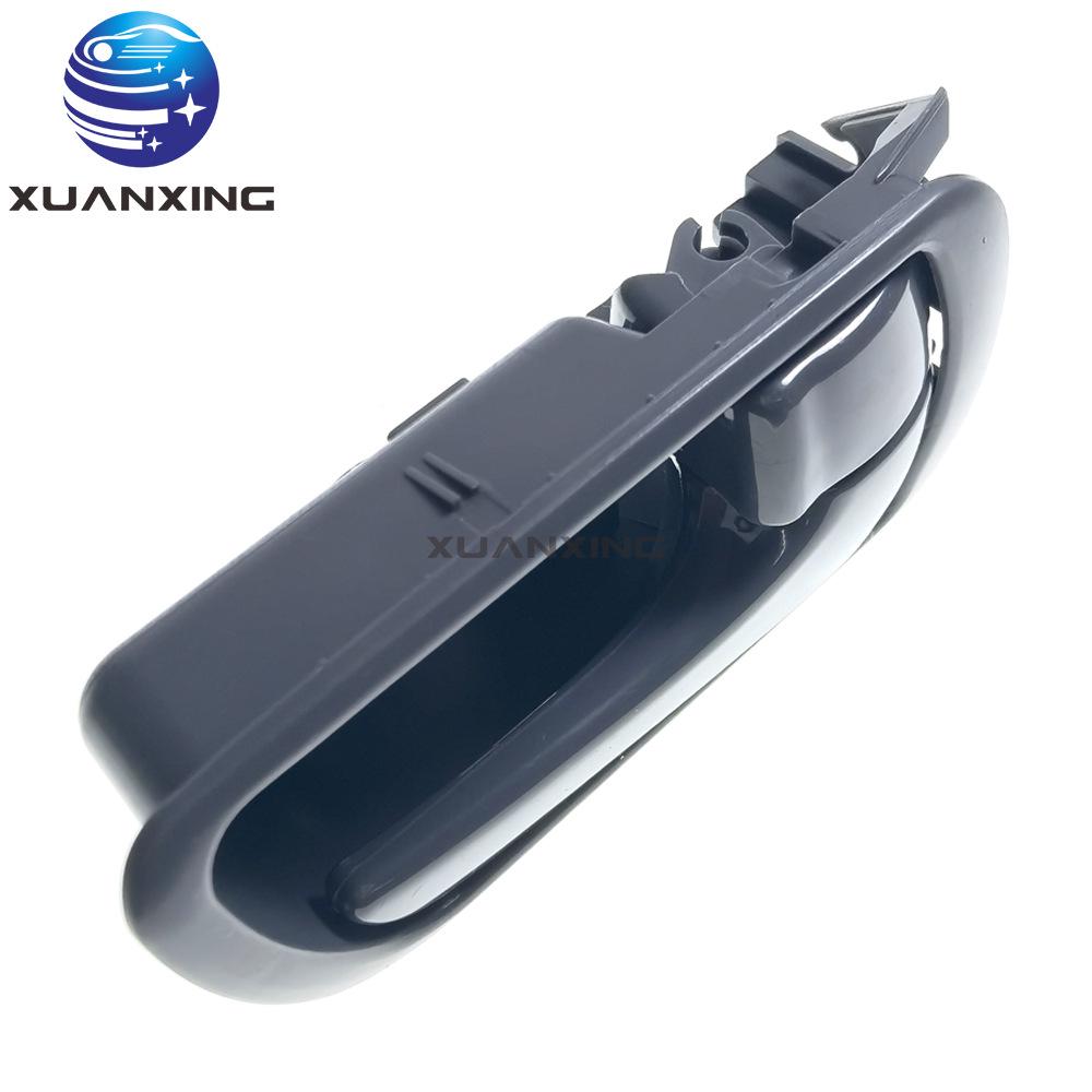 Внутренние ручки открывания левой и правой двери для Toyota Camry 2002-2006 годов выпуска (Номера деталей. 69206-33040 LH / 69205-33040 RH).