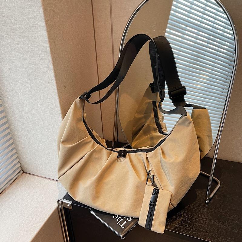 Сумка большой вместимости женская новая осенне-зимняя для отдыха нишевый дизайн на одно плечо сумка-мессенджер сумка-пельмень