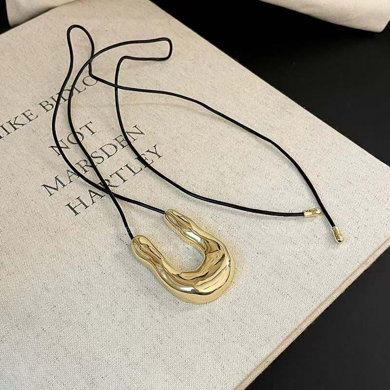 Vintage Metal U-Shaped Pendant Necklaces for Women Trendy Black Long Leather Rope Adjustable Sweater Chain Jewelry Accessories