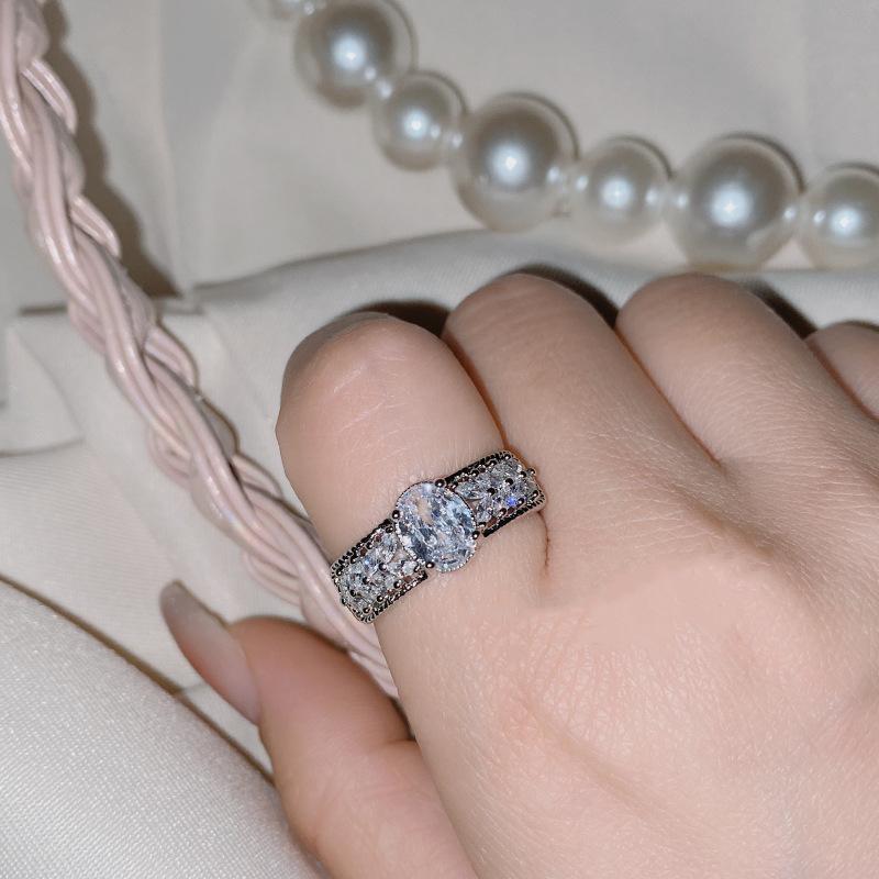 Vintage Palace Style Hollow Out Green Stone Finger Rings For Lady Luxury Gold Color Wedding Rings Jewelry Gifts