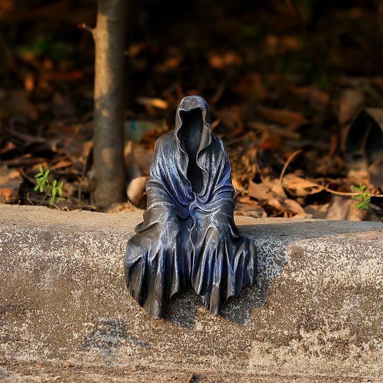 Mysterious Master of Black Clothes Ornaments Scary Black Robe Gothic Garden Ornaments Desktop Carving Home Statue