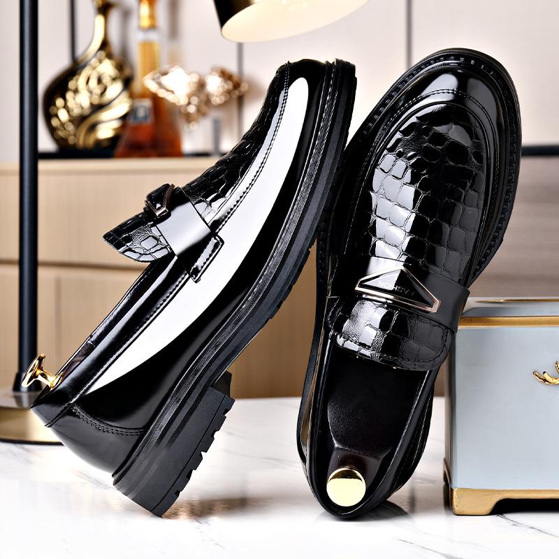 Лоферы мужские формальные в британском стиле мужская обувь новые на мягкой подошве глянцевые закрывающие стопу модные мужские деловые повседневные кожаные туфли
