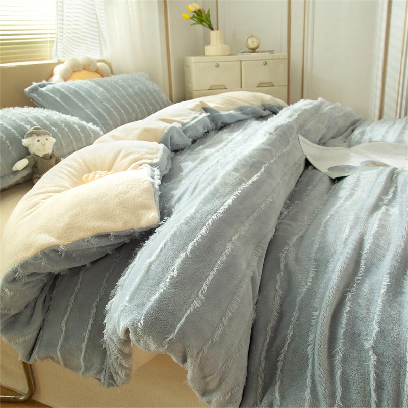 Зимний молочный бархатный комплект из 4 предметов, утолщенное теплое коралловое бархатное покрывало, пододеяльник, однотонное фланелевое постельное белье