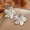 Uneven Petals Big Flower Drop Earrings for Women Golden Silver Metal Dangle Earrings European Vintage Party Floral Jewelry