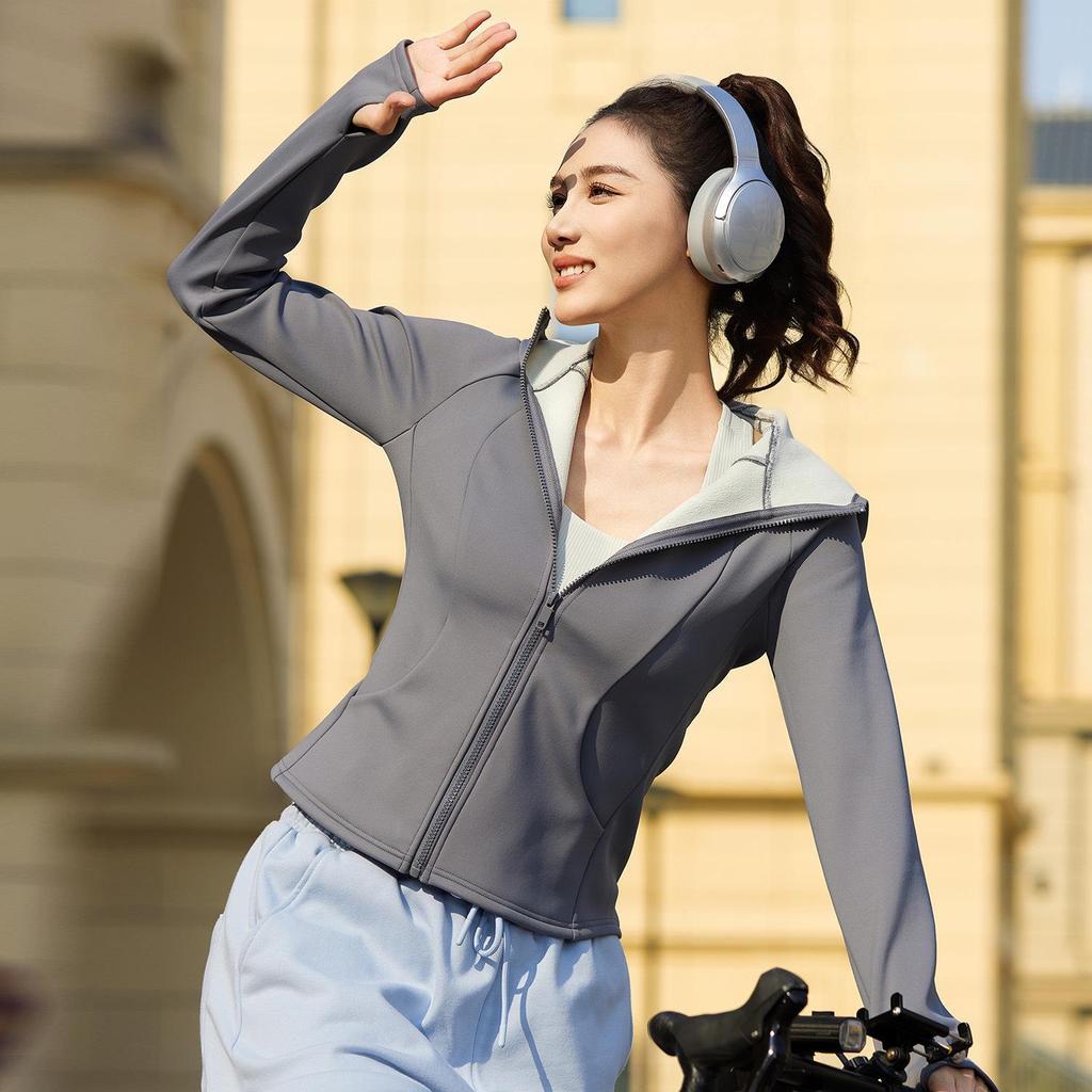 Juyitang осень/зима бархатный толстый приталенный кардиган на молнии: Ветрозащитная спортивная куртка с капюшоном для занятий йогой на открытом воздухе.