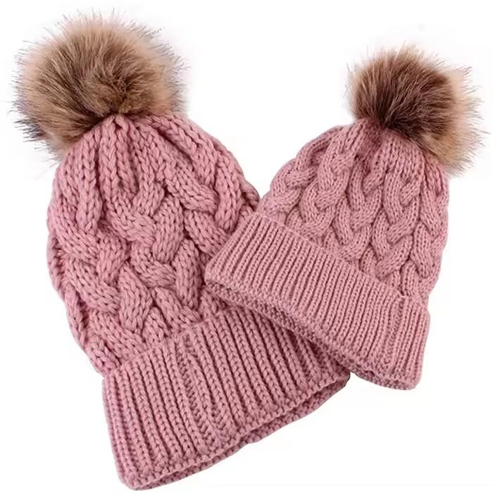 Custom Winter Warm Knitted Hats 100% Acrylic Wool Cable Knit Beanie With Fur Pom Pom