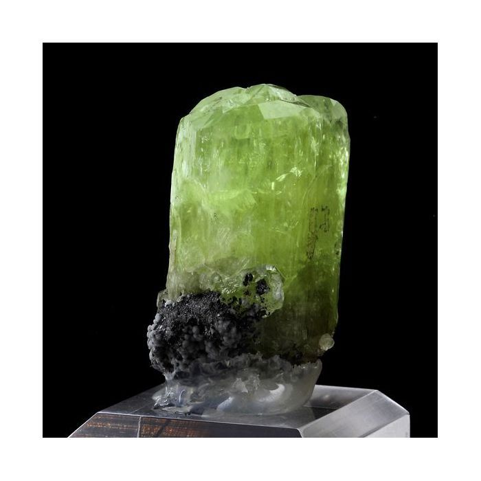 Pierres et Minéraux. Diopside. 244.0 ct. Merelani Hills, Manyara, Tanzanie.