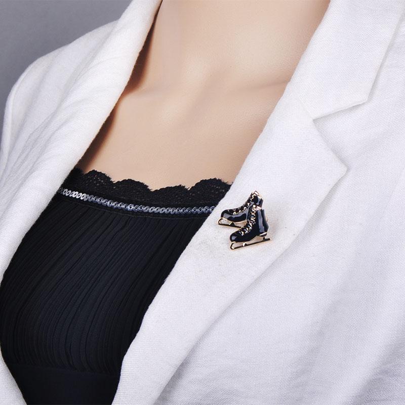 Blucome Fashion Black Roller Skates Brooch Pin Sleigh Shoes Shape Brooches Enamel Gold Color Jewelry For Boys Girls Accessories