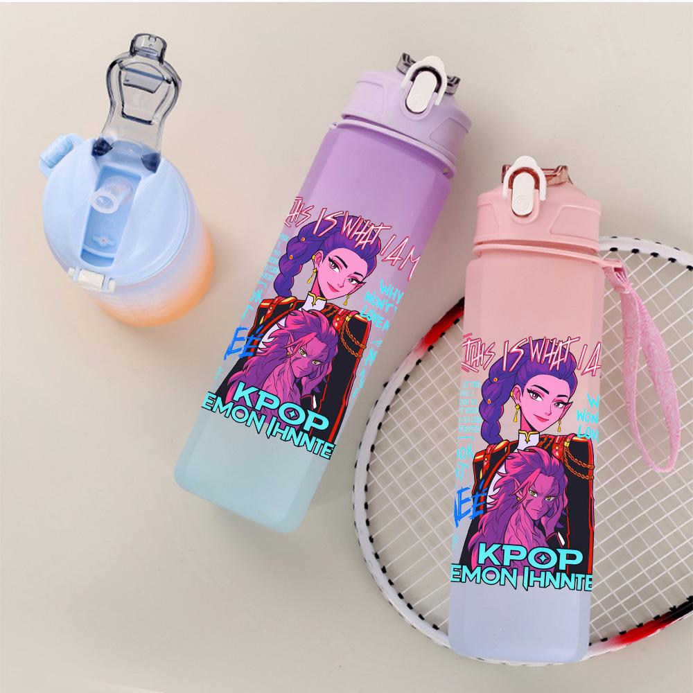 Бутылка для воды 750 мл с мультяшным K-pop принтом охотников на демонов, большая емкость, чашка для питья, портативная, для занятий спортом на открытом воздухе, детская, подарок для ребенка