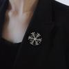 Women Decorations Alloy Christmas Breastpins Chic Fashion Elegant Snowflake Brooches Badge Gift Creative Jewelry Accessories