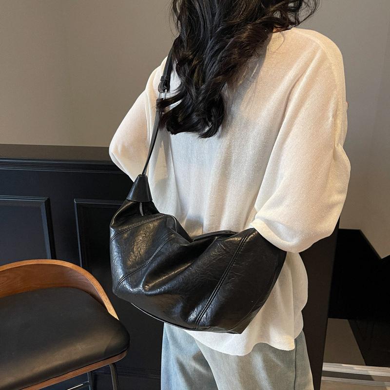 Плечо 2025 Универсальная сумка-мессенджер Корейское издание Сумка с чувством тренда Нишевая ins Пельмени Зимняя мода Складная сумка