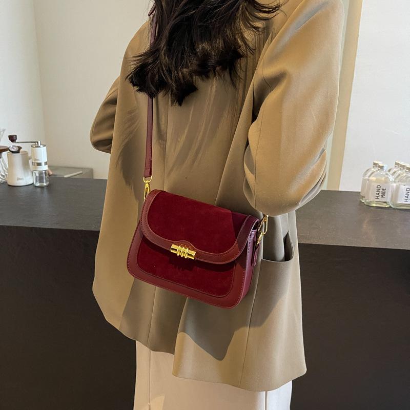 Модная маленькая сумка женская 2024 новая высококачественная универсальная сумка через плечо повседневная маленькая квадратная сумка для поездок на работу сумка-мессенджер