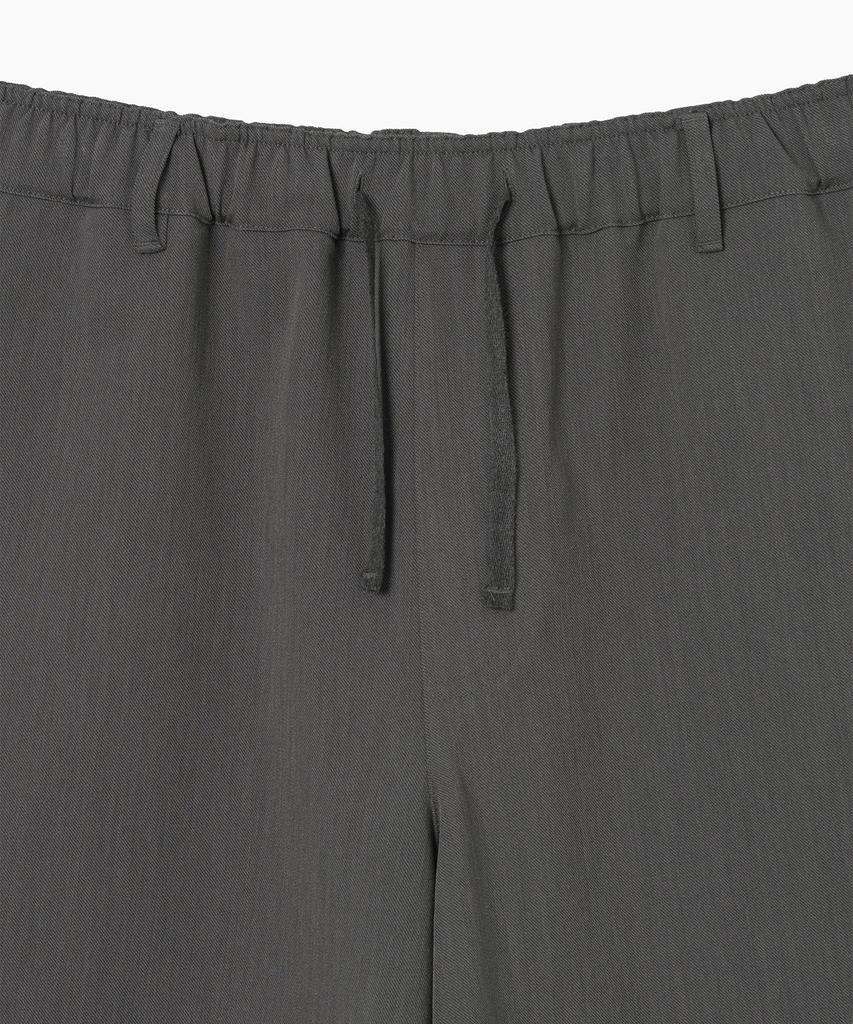 MILLO WOMEN Cutoff Trimmed Bermuda Shorts [Charcoal]