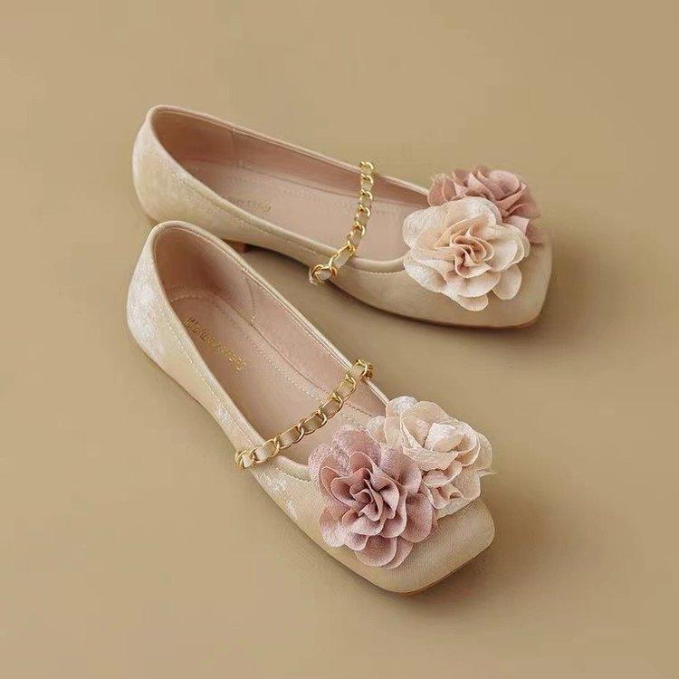 Французские ретро туфли Мэри Джейн женские с мелким вырезом 2025 новая весенняя обувь на плоской подошве новые китайские туфли для позднего вечера легкий бриз