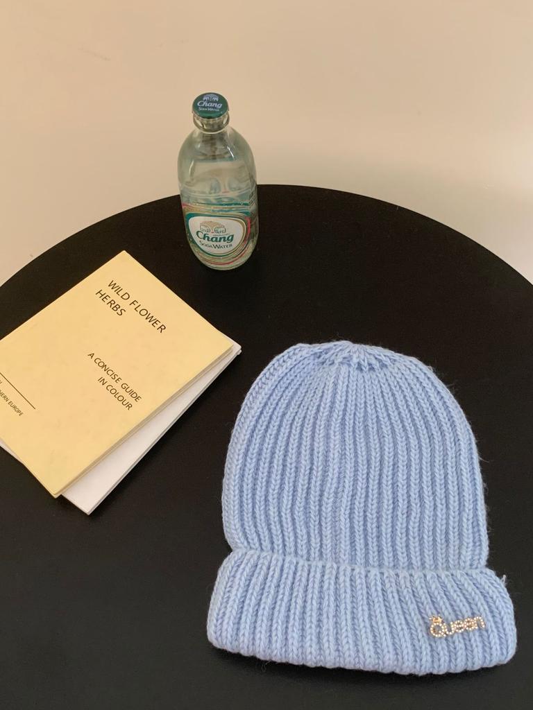 Новая осенне-зимняя алфавитная повседневная шерстяная шапка, большой обхват головы, подчеркивающая лицо, маленькая вязаная шапка, защита ушей, теплая, модная шапка-бини, тренд