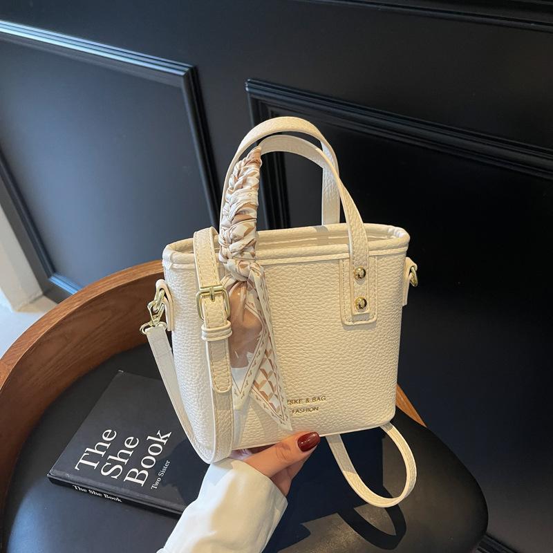 Premium bag women's 2025 new trendy and popular casual versatile shoulder bag super fire messenger bucket bag